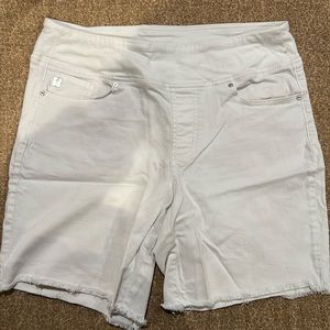 Gently worn white shirts.  QVC belle Kim graver shorts.  All stretch.